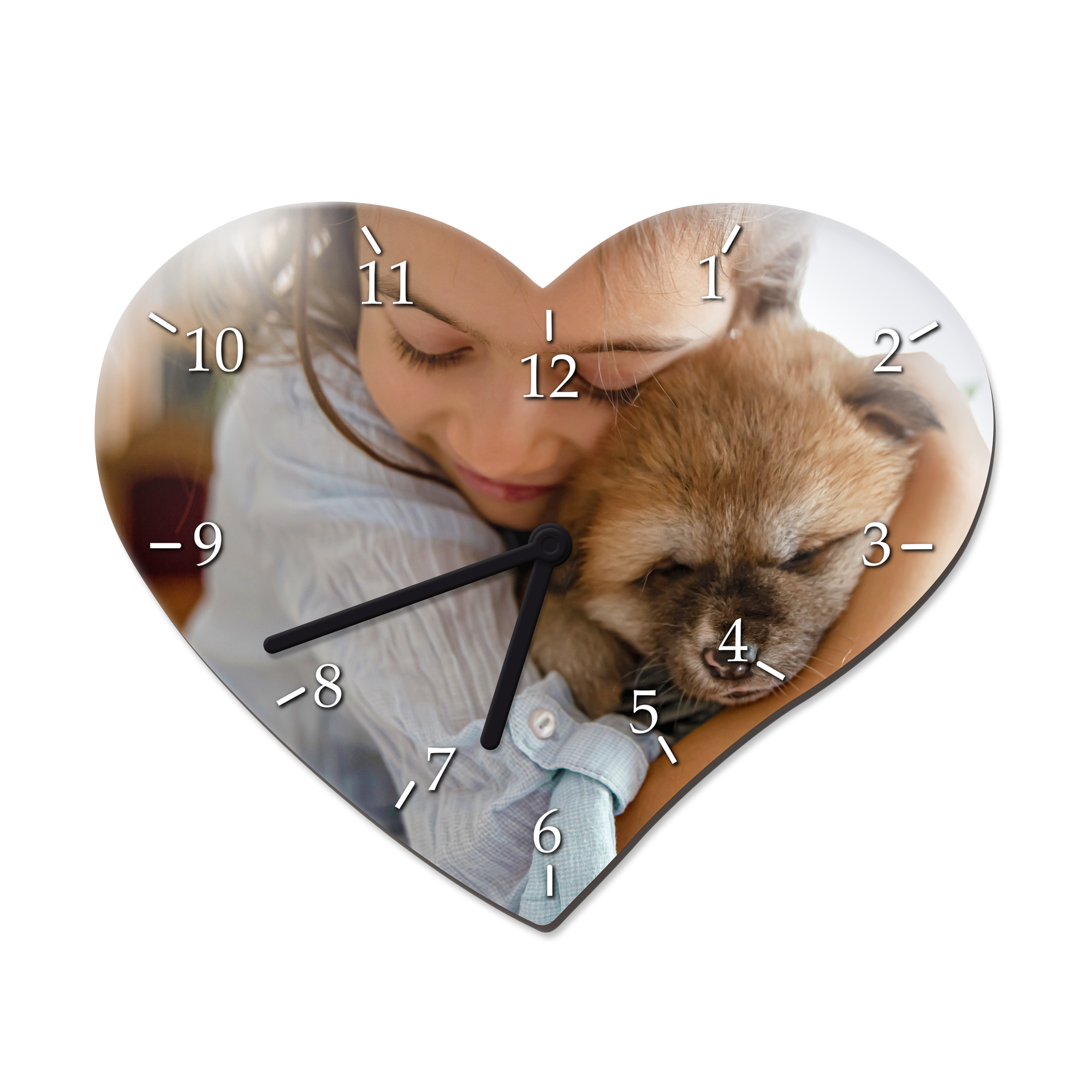 Horloge murale en fibres dures en forme de coeur, diverses versions Horloge murale en fibres dures en forme de coeur, diverses versions