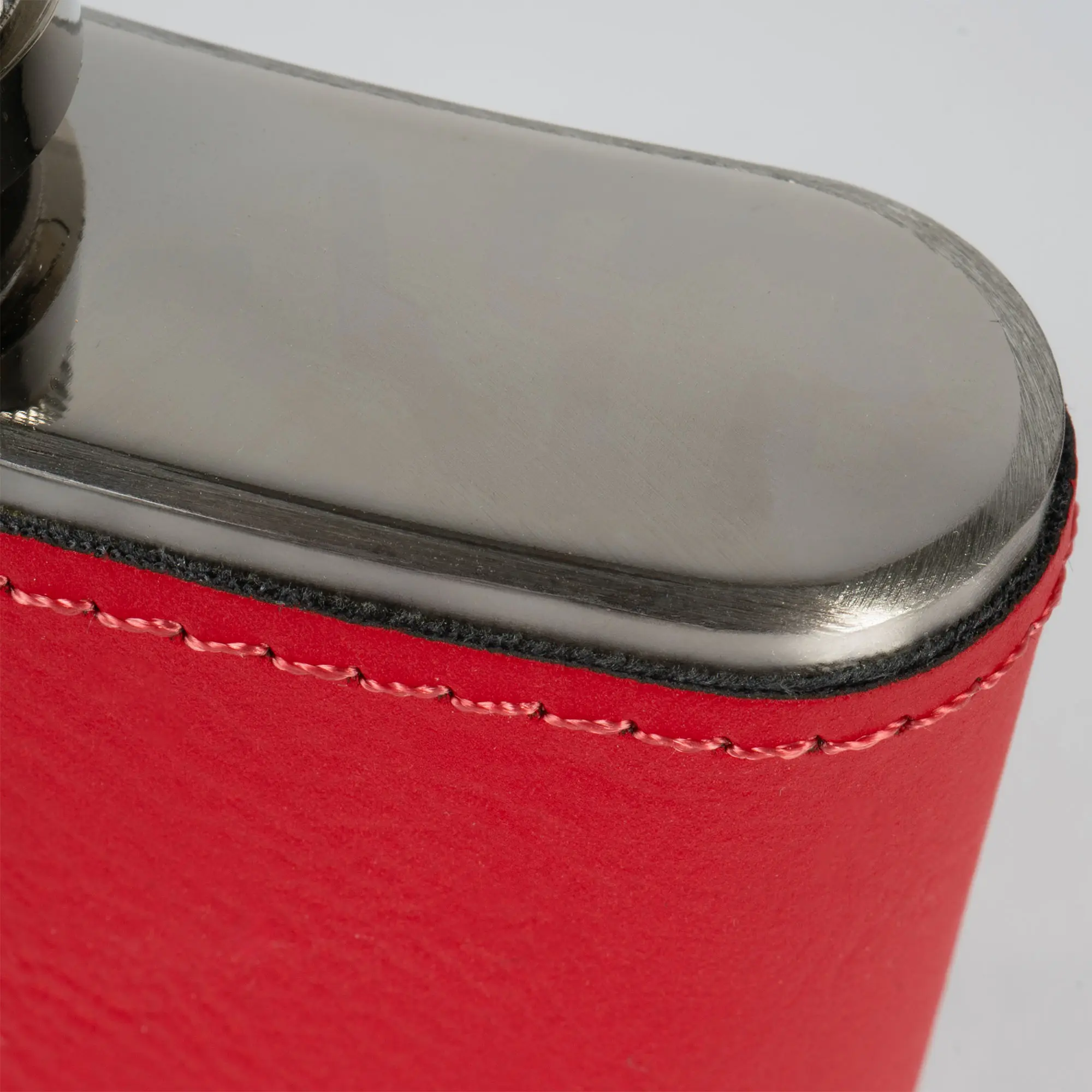 Laser Flachmann aus Edelstahl mit Kunstleder-Beschichtung 6oz/177 ml, 96 x 110 x 23 mm, div. Farben